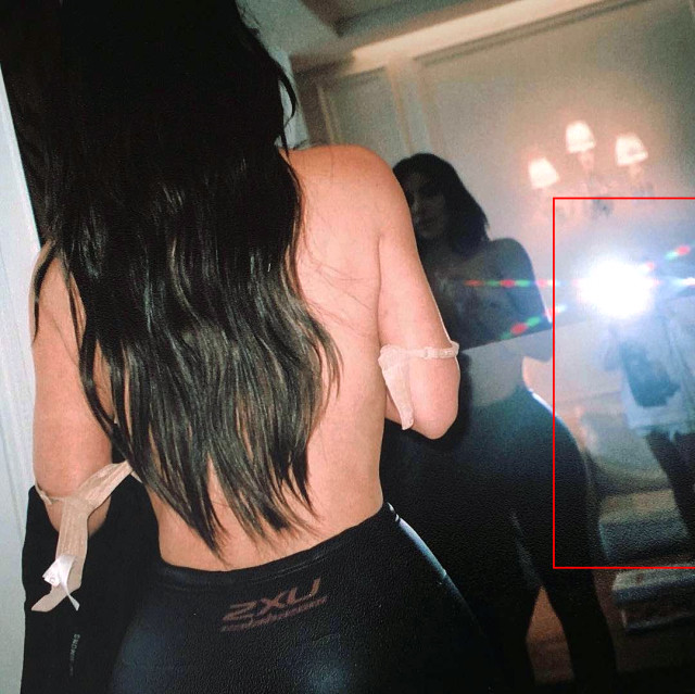 Kim Kardashian, Üstsüz Fotoğrafını 4 Yaşındaki Kızına Çektirdi