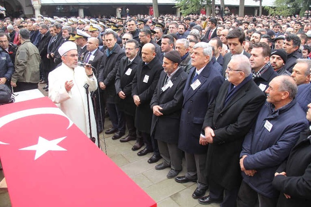 Kocaeli'de Binler Çukurca Şehidini Son Yolculuğuna Uğurladı