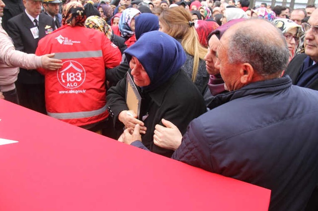 Kocaeli'de Binler Çukurca Şehidini Son Yolculuğuna Uğurladı