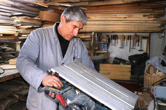 40 Yıllık Ağaç Ustası, Kurumuş Ağaç Dallarından Sanat Eseri Çıkarıyor