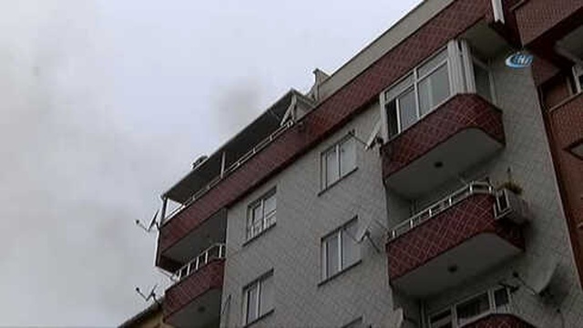 Şişli'de Çatı Katında Çıkan Yangında Engelli Çocuk ve Yatalak Kadın Mahsur Kaldı