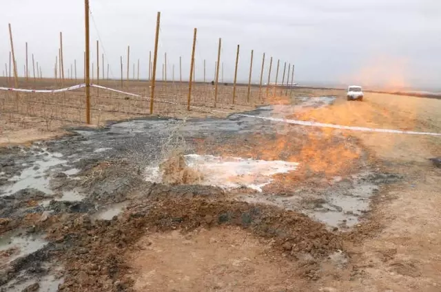 Niğde'de Su Aramak İçin Yapılan Kazıda Çıkan Doğal Gaz 24 Saattir Hala Yanıyor