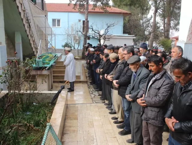 Yanlışlıkla Oğlunu Ezen Babanı Ağıtları Yürekleri Dağladı