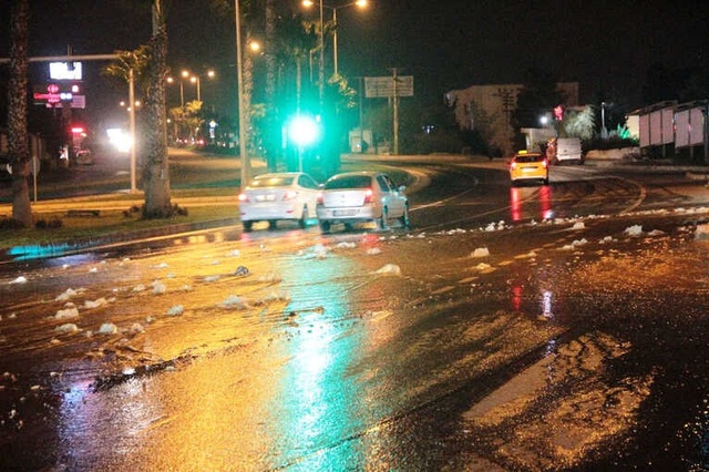 Bodrum'da Su Borusu Patladı, Ortalık Savaş Alanına Döndü