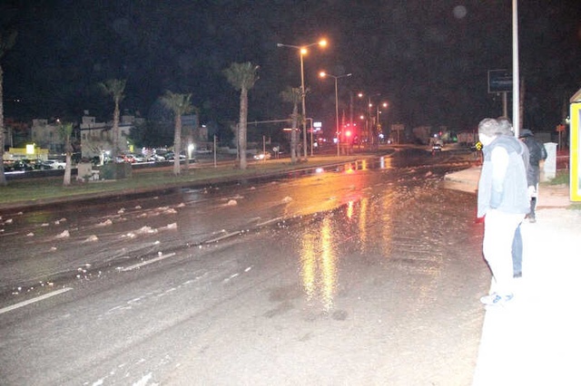Bodrum'da Su Borusu Patladı, Ortalık Savaş Alanına Döndü