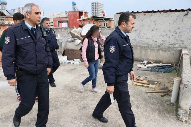Genç Kızın, Çatıdan Gelen Çığlık Sesleri Polisi Alarma Geçirdi