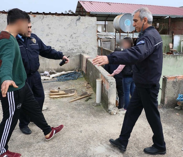 Genç Kızın, Çatıdan Gelen Çığlık Sesleri Polisi Alarma Geçirdi