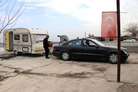 Almanya'dan Hatay'a Kadar Getirdiği Karavanı, Mehmetçik'e Bağışladı