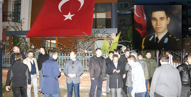 İzmir'e Aynı Gün İçinde 2 Şehit Haberi Birden Düştü İzmir'e Aynı Gün İçinde 2 Şehit Haberi Birden Düştü