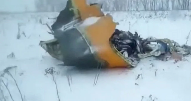 Rusya'da 71 Kişiyi Taşıyan Uçak Düştü, İlk Görüntüler Geldi