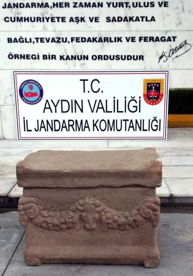 Aydın'da Bagajında Tarihi Lahit Taşıyan İki Kişi Yakalandı