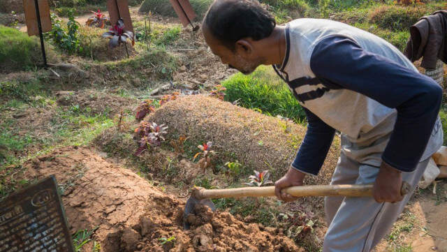 Bangladeş'in Başkenti Dakka'da Ölüleri Defnedecek Mezarlık Yeri Kalmadı Bangladeş'in Başkenti Dakka'da Ölüleri Defnedecek Mezarlık Yeri Kalmadı