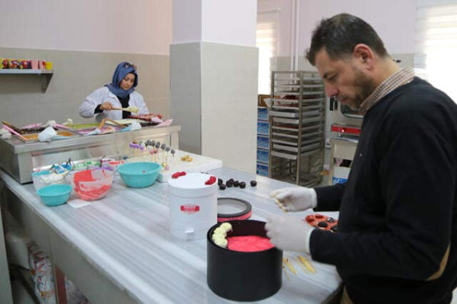 Bankada Yöneticiliği Bırakıp Pastacı Oldu Eşinin Hayali İçin Bankada Yöneticiliği Bırakıp Pastacı Oldu