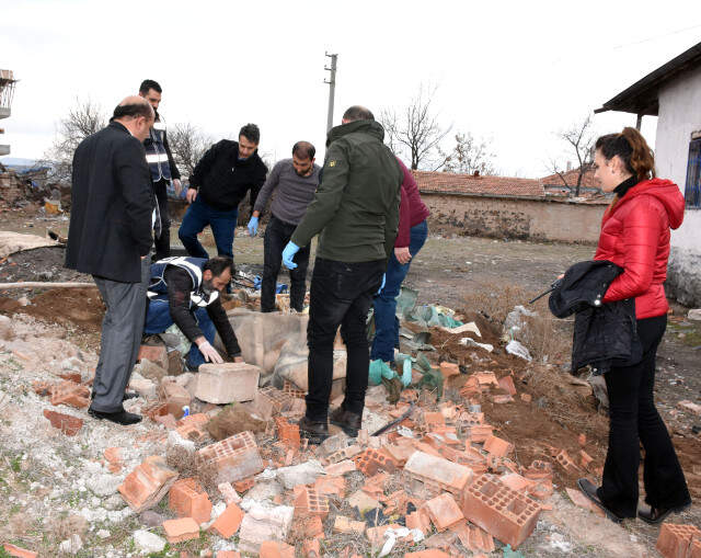 84 Şişe Sahte İçkiyle Yakalanan Adam, 'İçiciyim' Diye Kendini Savundu 84 Şişe Sahte İçkiyle Yakalandı,