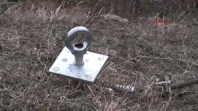 Artvin'de Köy İçin Tehlike Oluşturan Kayaya Çelik Halatlı Önlem Alındı
