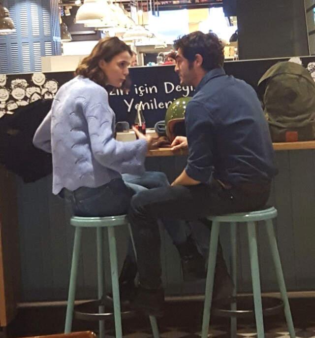 Oyuncu Çift Büşra Develi ile Burak Deniz Önce Kavga Etti, Sonra Öpüşüp Barıştı