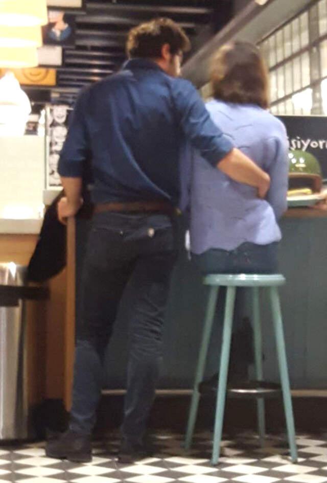 Oyuncu Çift Büşra Develi ile Burak Deniz Önce Kavga Etti, Sonra Öpüşüp Barıştı