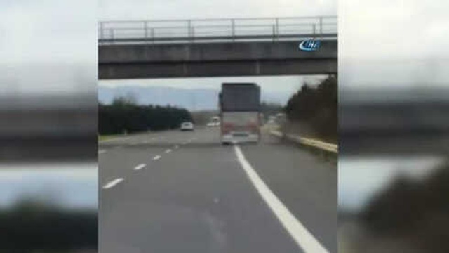 İstanbul Trafiğinde Yürekleri Ağza Getiren Görüntüler Kamerada