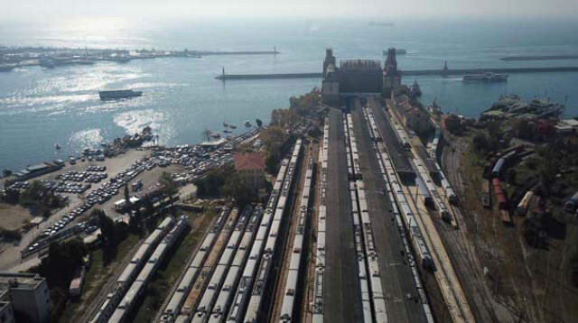 Banliyö Hatlarında Yeni Peronlar Ortaya Çıkmaya Başladı