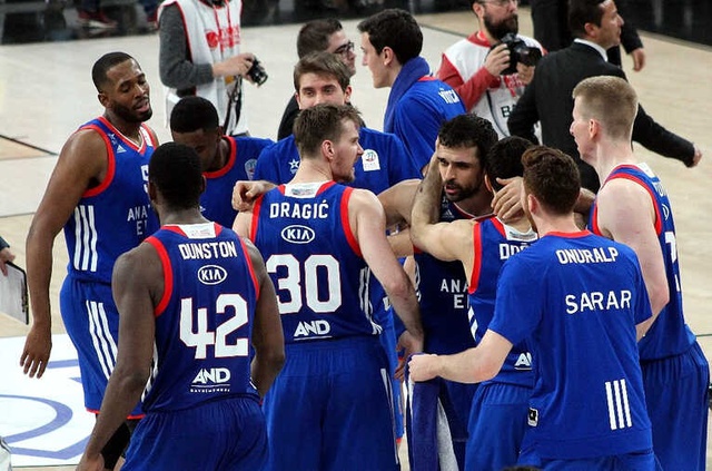 Anadolu Efes, Fenerbahçe Doğuş'u Kupada Saf Dışı Bıraktı
