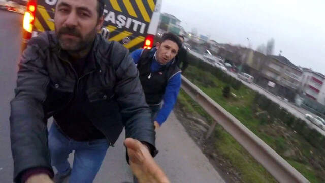 Servis Şoföründen Motosikletliye Otobanda Tekme Tokat Dayak Kamerada Servis Şoföründen Motosikletliye Otobanda Tekme <a class='keyword-sd' href='/tokat/' title='Tokat'>Tokat</a> Dayak Kamerada