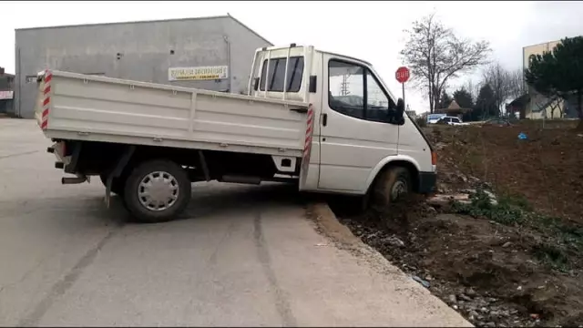 Samsun'da 4 Aracı Çalmaya Kalkışan Acemi Oto Hırsızlarının Başına Gelmedik Kalmadı