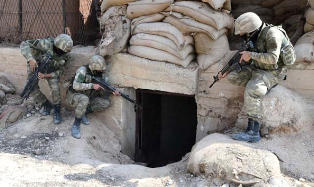 Afrin'de Zorlu Görev! Mehmetçik, Örümcek Ağını Andıran Tünellerde Terörist Avında