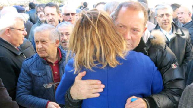 Ünlü Şarkıcı Sümer Ezgü'nün Acı Günü! Annesini Toprağa Verdi