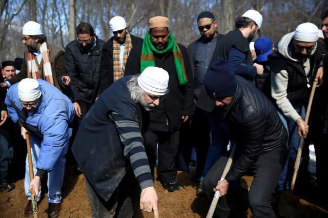 Amerika Cerrahi Dergahı Şeyhi Bayraktaroğlu'nun Cenazesi New York'taki Dergaha Defnedildi