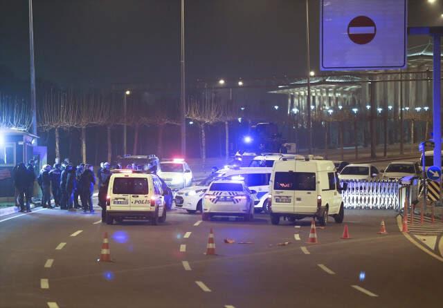 Cumhurbaşkanlığı Külliyesi Önünde Bariyerlere Çarpan Alkollü Sürücü Gözaltına Alındı