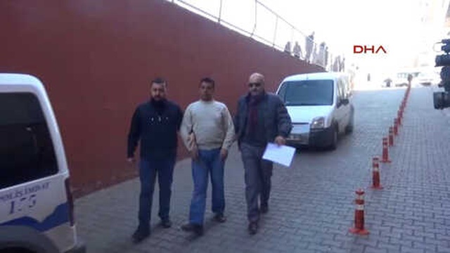Kayseri'de Öfkeli Baba, Tartıştığı Eşini ve Araya Giren Kızını Bıçakladı