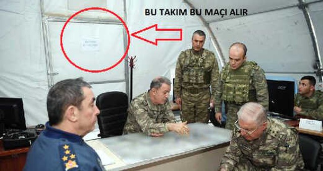 Mehmetçik, Harekat Merkezinin Kapısına Kararlılığını Yazdı: Bu Takım Bu Maçı Alır!