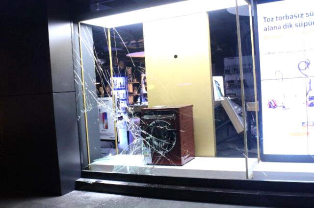 Bağdat Caddesi'nde Sabaha Karşı Çifte Soygun! Eşyaları Çalıp Kaçtılar
