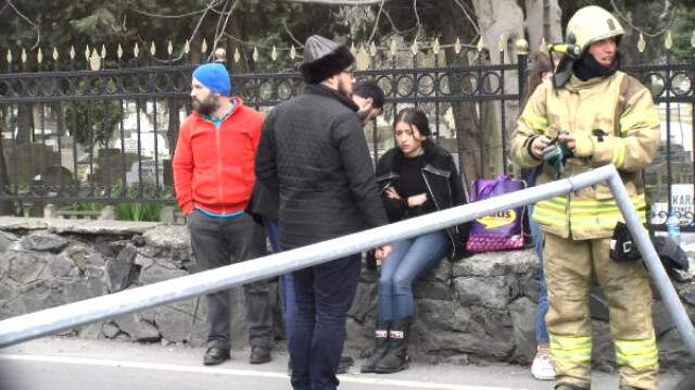 Üniversite Öğrencisi Genç Kız, Spor Arabasıyla Takla Attı