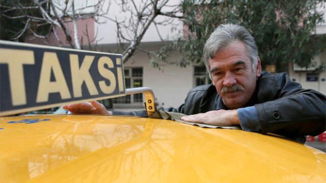 Bir Döneme Komedi Dans Üçlüsü ile Damga Vuran Murat Akkaya, Şimdi Taksici Oldu