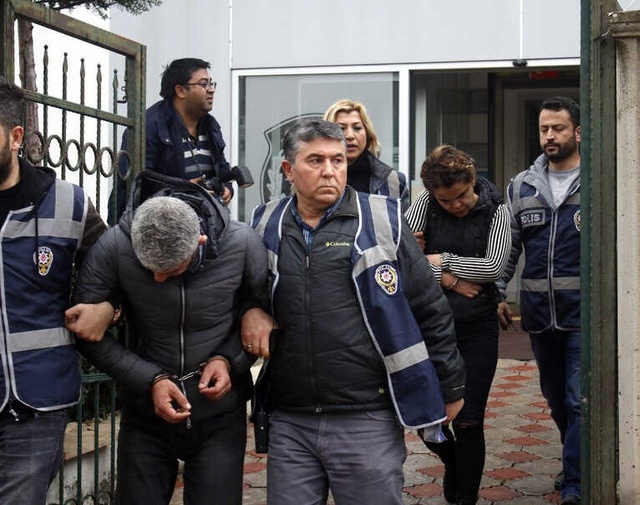 Kirasını İstemeye Gelen Yaşlı Adamı Eve Sokup Çıplak Fotoğraflarını Çeken Kadın Yakalandı