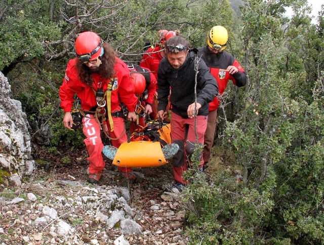 Fethiye'de Paraşüt 100 Metreden Yere Çakıldı, <a class='keyword-sd' href='/afad/' title='AFAD'>AFAD</a> ve UMKE Ekipleri Seferber Oldu