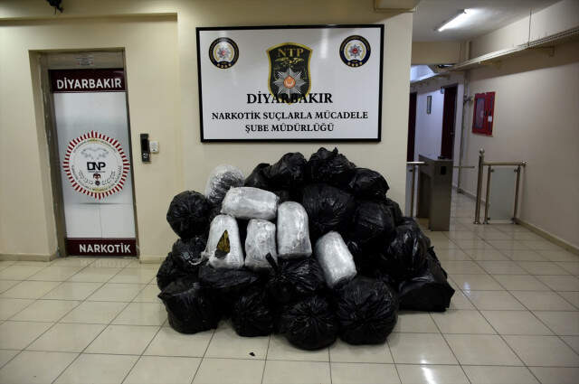 Ketçap Kovalarına Gizlenmiş 600 Kilogram Esrar Çıktı Ketçap Kovalarına Gizlenmiş 628 Kilogram Esrar Çıktı