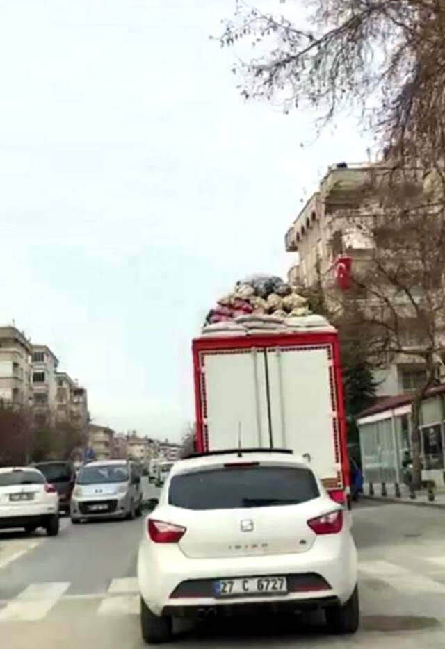 Kamyonların Tehlikeli Yolculuğu Kameraya Böyle Yansıdı