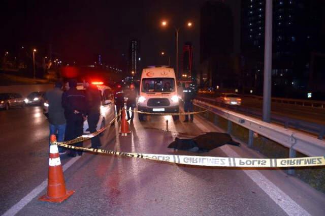 Maltepe'de İşlek Trafikte Karşıdan Karşıya Geçmeye Çalışan Genç Canından Oldu