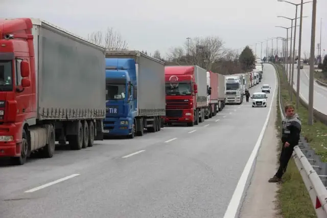 Bulgaristan'da Gümrük Memurları Görevden Alındı, Kapıkule'de 18 Kilometre Kuyruk Oluştu