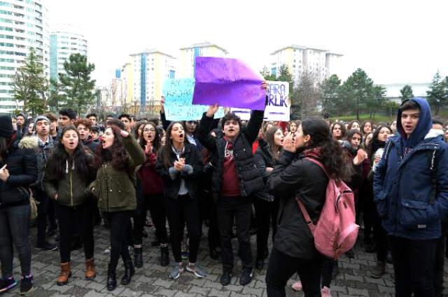 Lisedeki Tacizi Duyan Veliler Okulu Bastı! Sapık Hademe de Gitti, Sahip Çıkan Müdür de