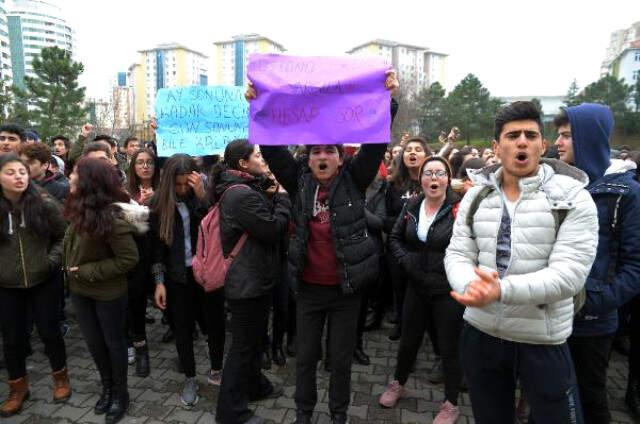 Lisedeki Tacizi Duyan Veliler Okulu Bastı! Sapık Hademe de Gitti, Sahip Çıkan Müdür de