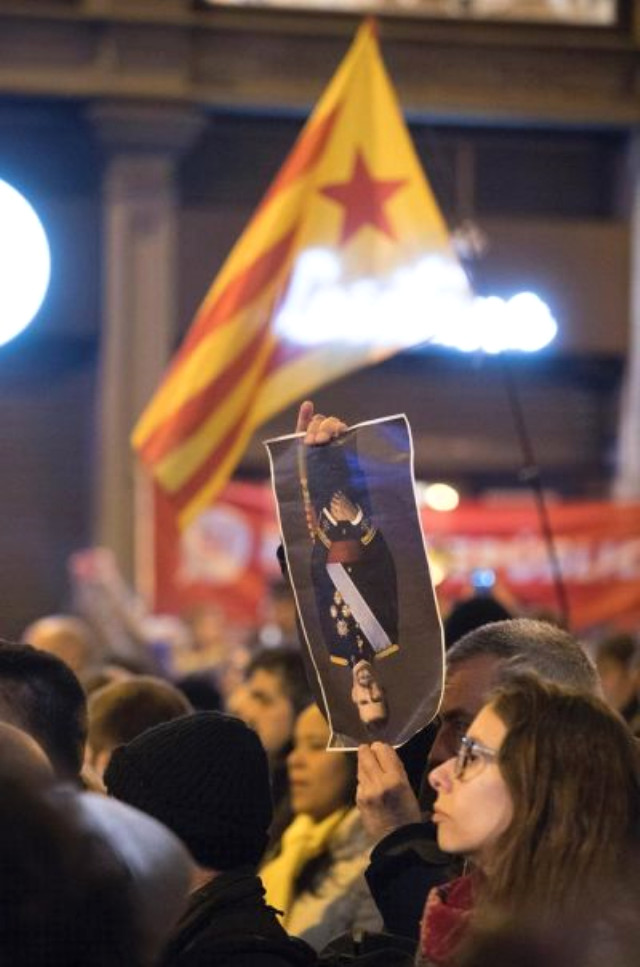 Barselona'da İstenmedi! Ayrılıkçı Katalanlar, İspanya Kralı Felipe'yi Yuhaladı