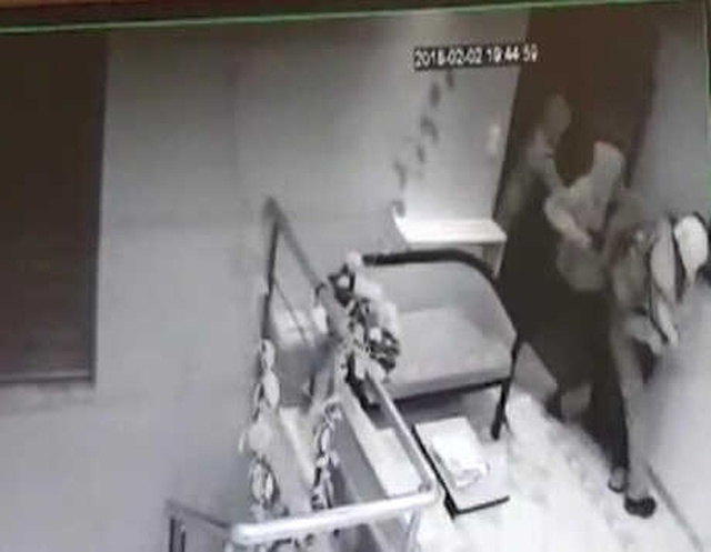 Film Sahnelerini Aratmayan Hırsızlık Kamerada! 200 Binlik Soygun Yapıp Kaçtılar
