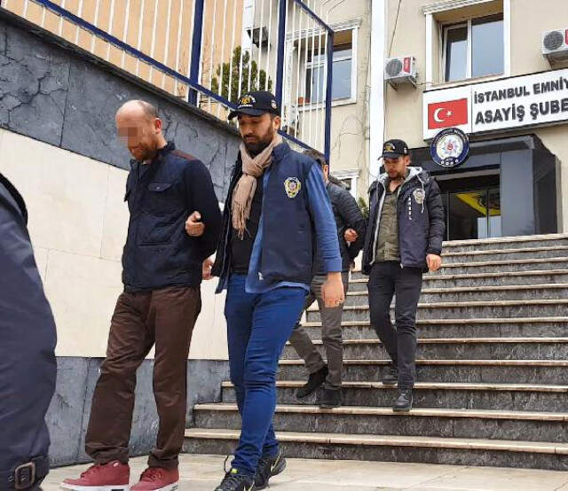 Film Sahnelerini Aratmayan Hırsızlık Kamerada! 200 Binlik Soygun Yapıp Kaçtılar