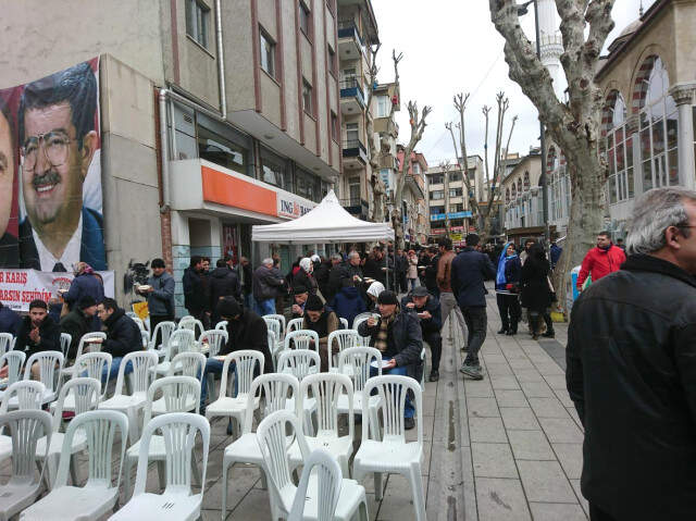İstanbul'da Yağmur Altında Okutulan Mevlitte Mehmetçiğe Dua Edildi
