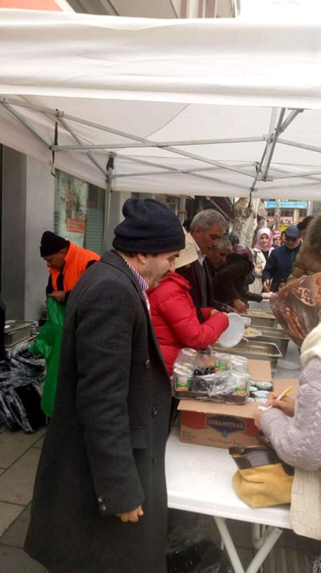İstanbul'da Yağmur Altında Okutulan Mevlitte Mehmetçiğe Dua Edildi
