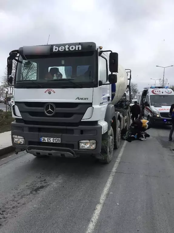 Minibüsün Yol Ortasında İndirdiği Yaşlı Kadını, Beton Mikseri Ezdi! O Anlar Kamerada