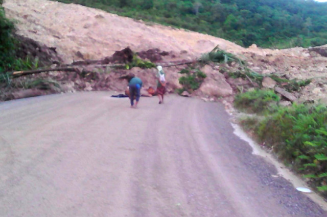 Papua Yeni Gine'deki 7,5'lik Deprem, Dağları Yerinden Oynattı